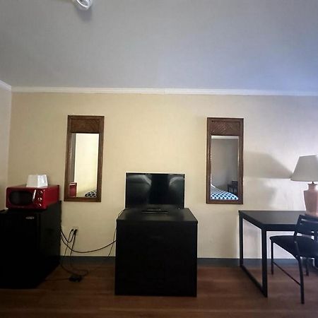 Loyalty Inn Рокінгем Екстер'єр фото