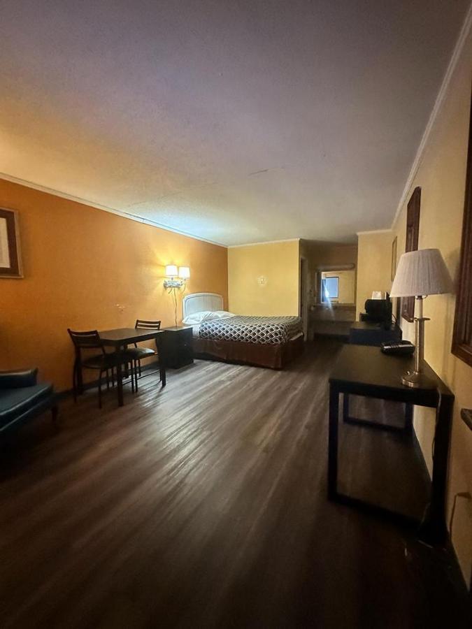 Loyalty Inn Рокінгем Екстер'єр фото