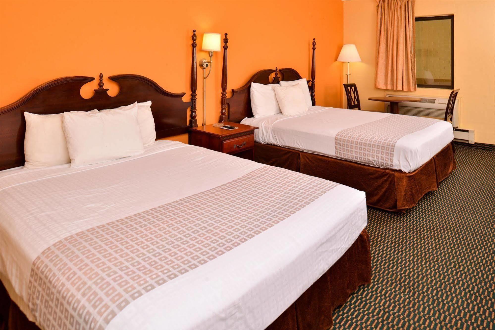 Loyalty Inn Рокінгем Екстер'єр фото